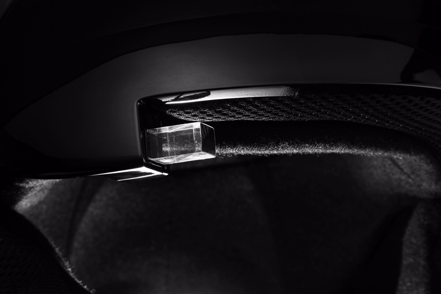 The display module of the Seemore HUD sits approximately above the right eye