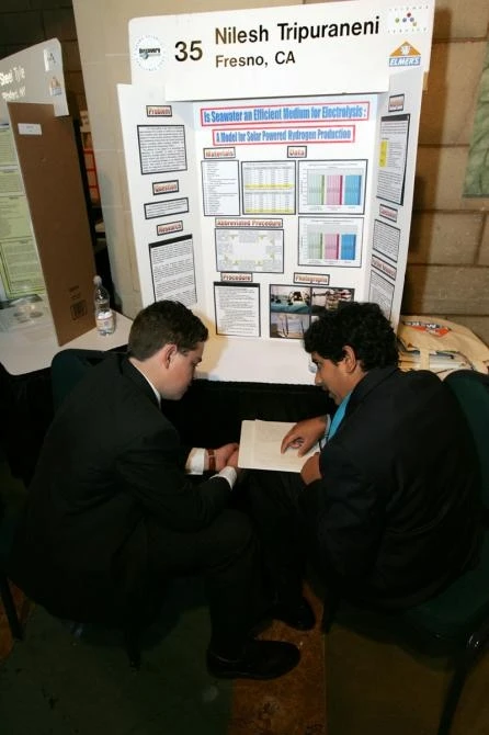Discovery Channel Young Scientist Challenge Finalists, (l) Alexander Uribe, 14, of Eagle Mountain, Utah, and (r) Nilesh Tripuraneni, 14, of Fresno, California, discuss Tripuraneni’s project on using electrolysis to produce hydrogen from seawater, at the N