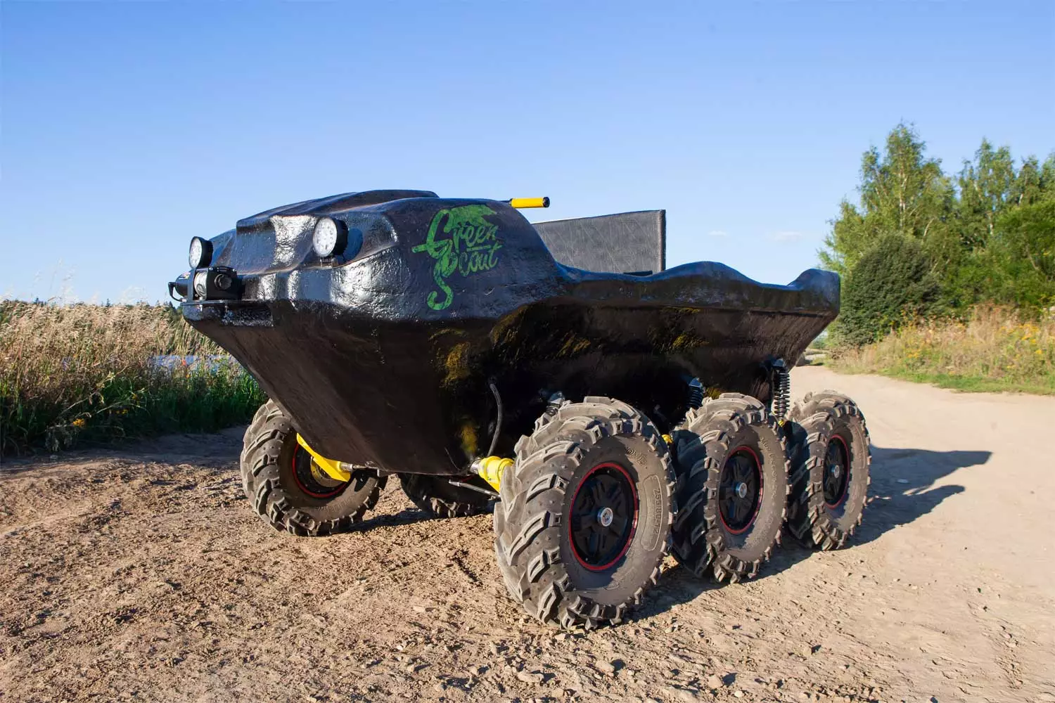 The Green Scout ATV is 3.1 m long, 1.8 m wide and 1.2 m high (10.2 by 5.9 by 3.9 ft)