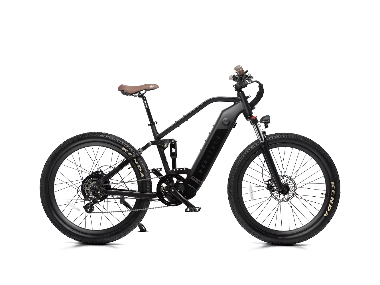 Multi-terrain tires, 7-speed Shimano gears, integrated lighting and the ability to wirelessly connect to a Lumos smart helmet