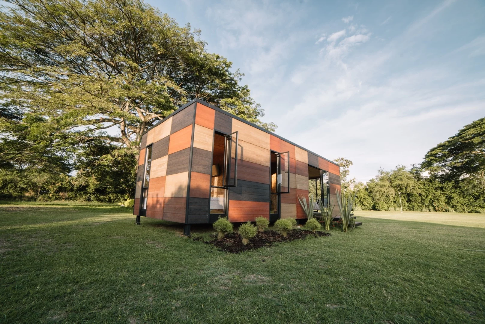 The VIMOB is modular, prefabricated and reportedly easy to assemble