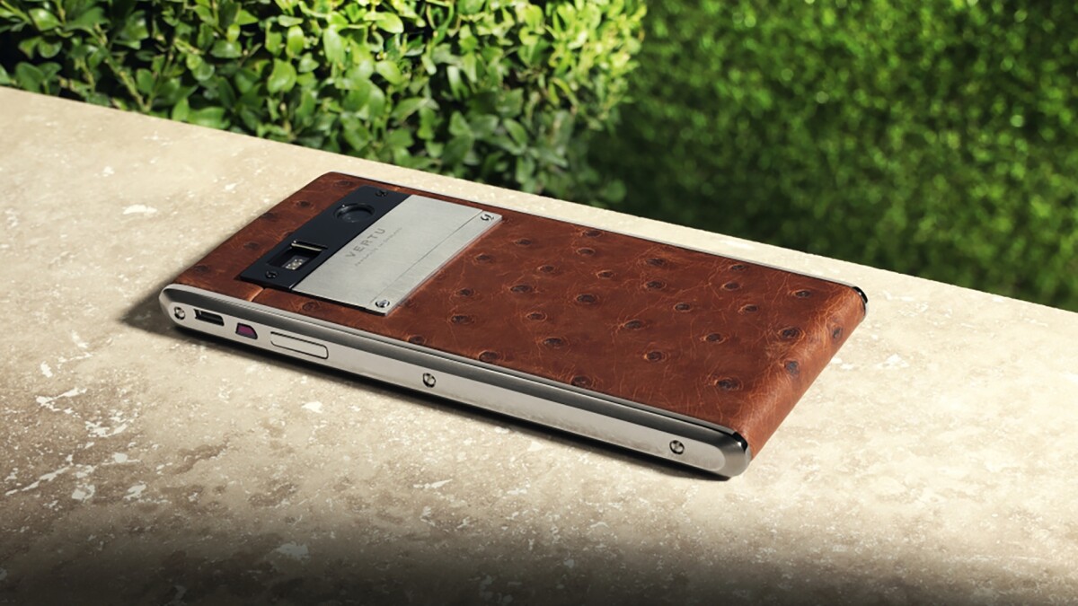 The handset is made from grade 5 titanium and leather sourced from the same tanneries that supply leading fashion houses