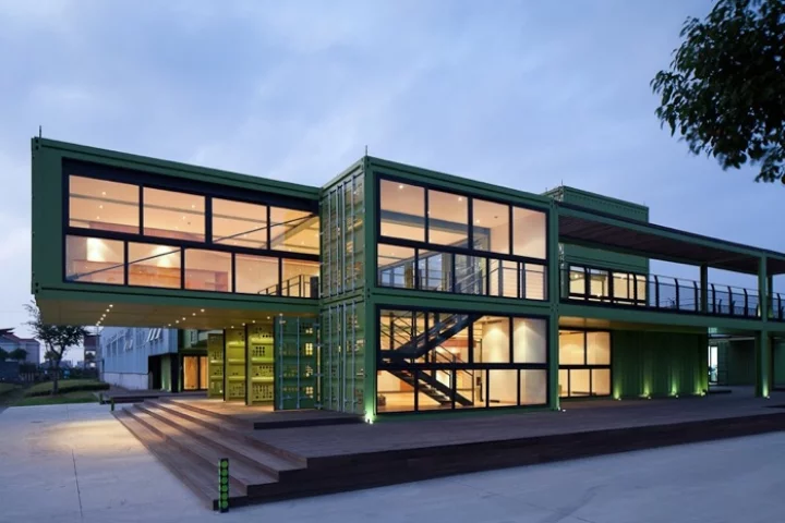 The shipping container visitor center at Tony's Farm near Shanghai (Photo: Bartosz Kolonko/Playze)