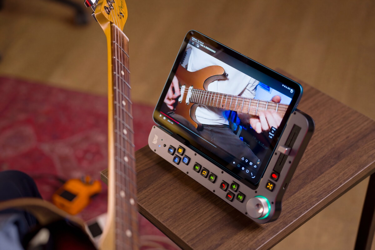 Benjamin gives YouTube music lessons real buttons and dials