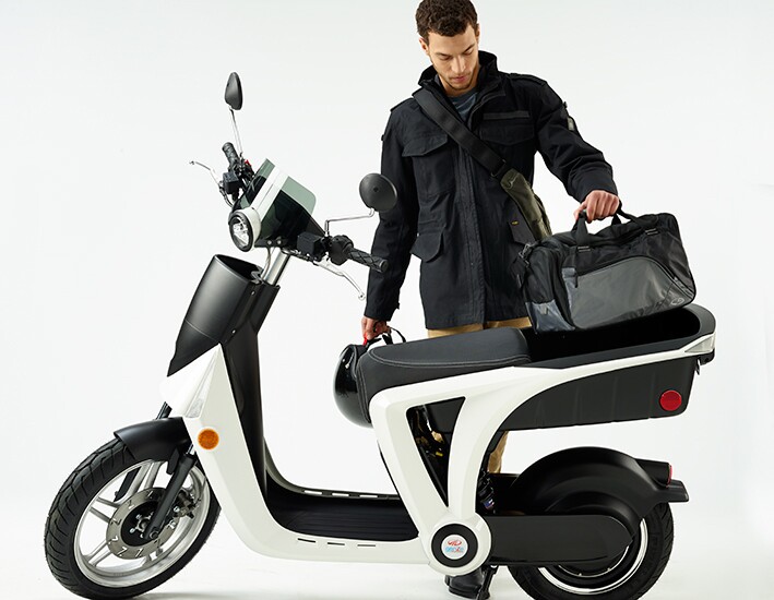 The GenZe 2.0 offers plenty of storage