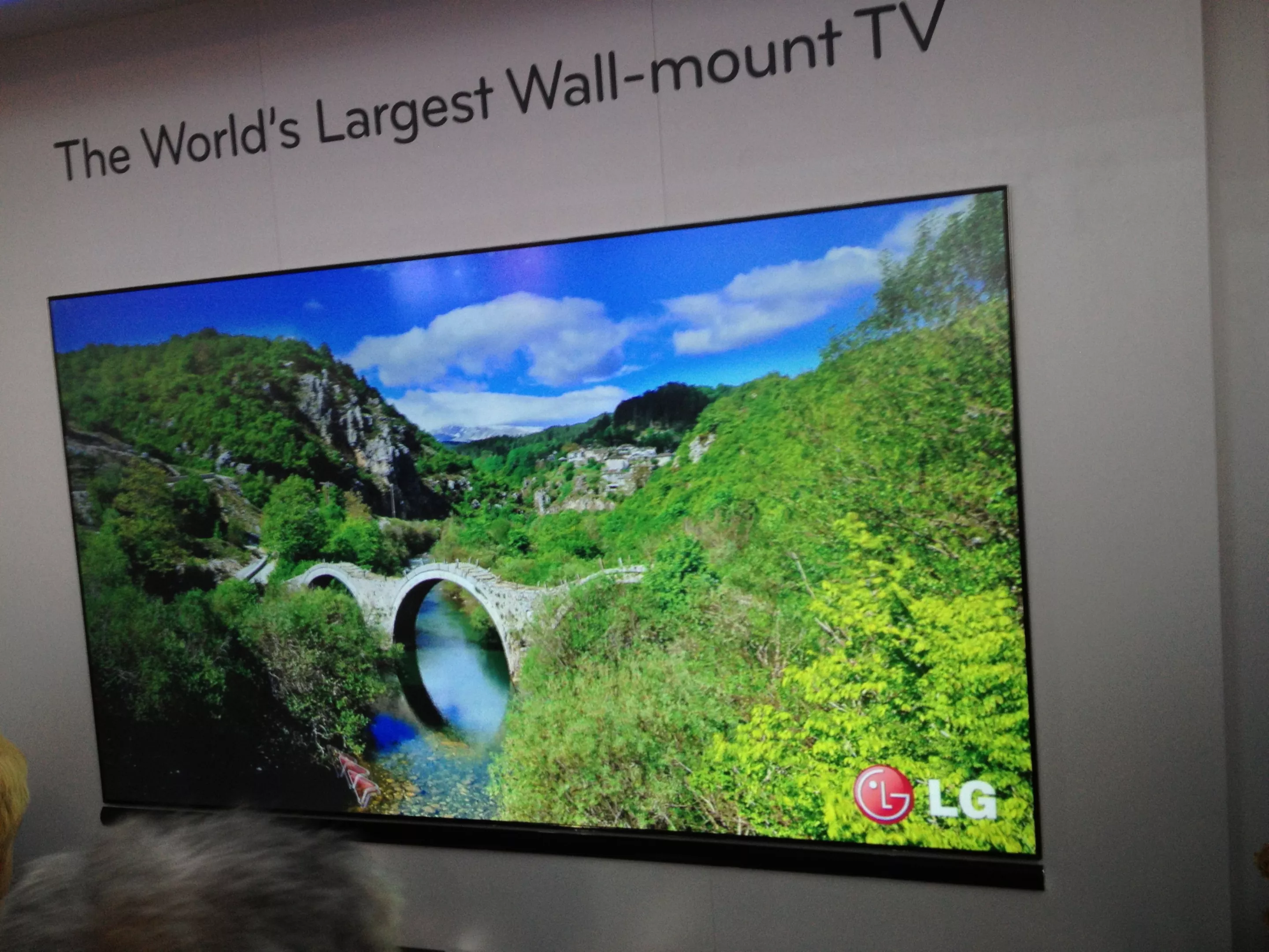 Despite the close distance and large size, the Laser TV gives a full 1080p image with a 10,000,000 :1 dynamic contrast ratio