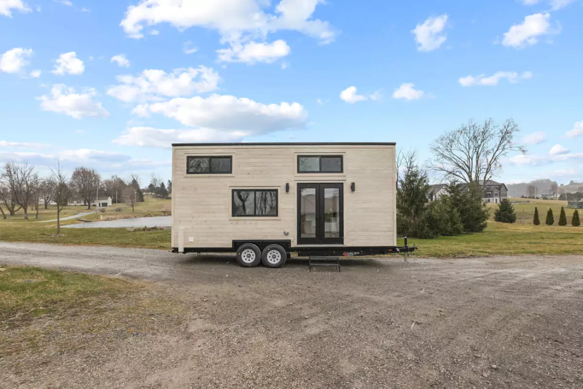 The Coastal Modern has length of 24 ft (7.3 m) and sleeps up to four people