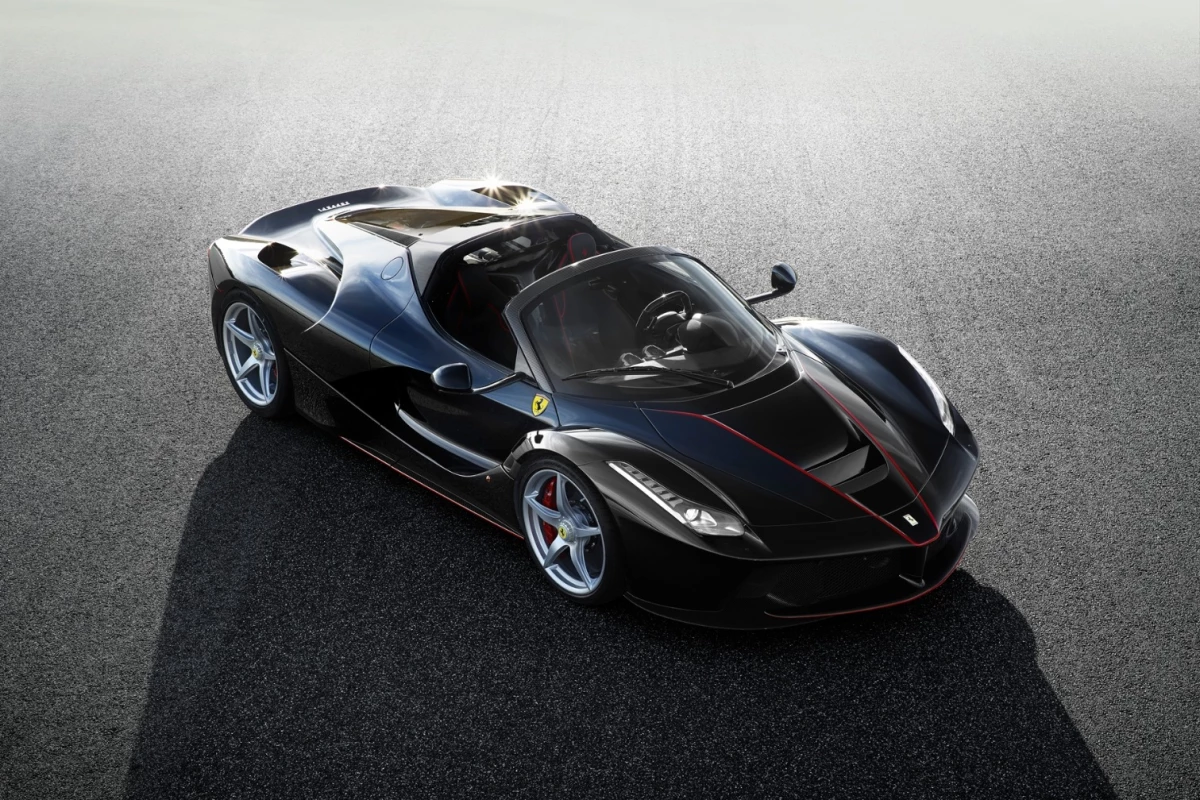 The convertible LaFerrari retains the 800-hp V12 engine and the 120-kW (161-hp) electric motor of the original version