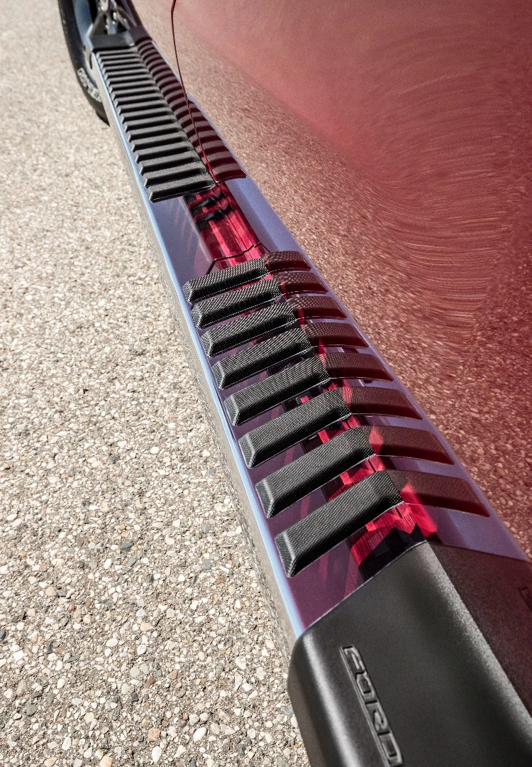 Chrome side sills on the Expedition FX4