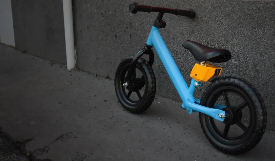 A push of the button will cause the brake to press down on the rear tire and bring the bike to a stop