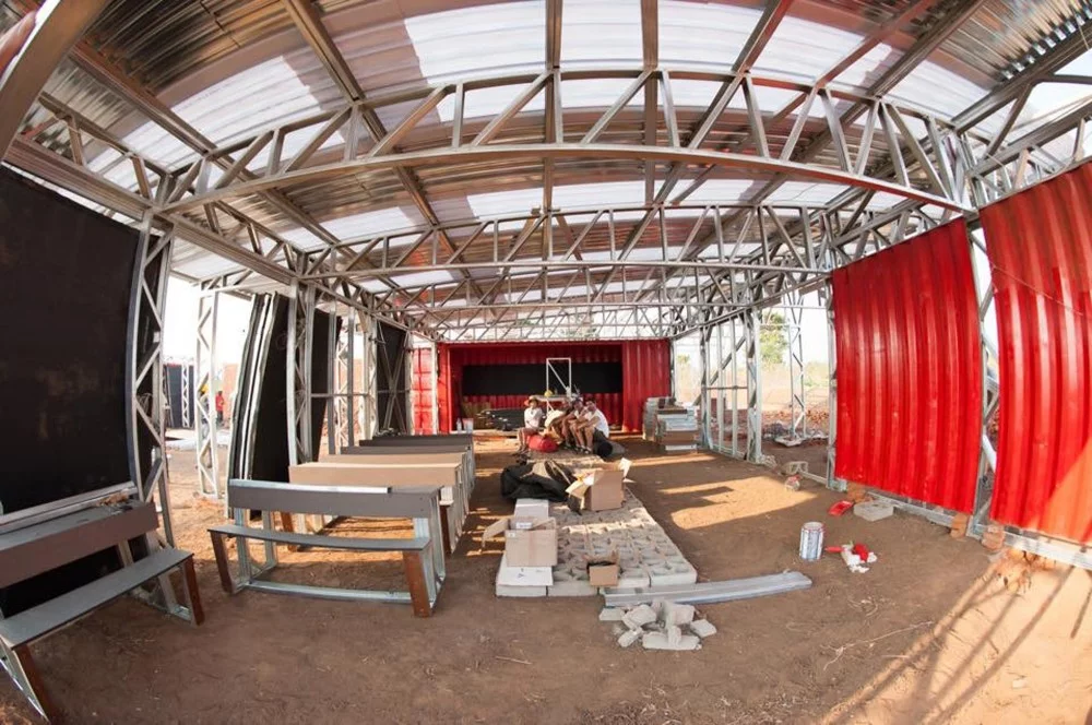 Building the school (Photo: Architecture for a change)