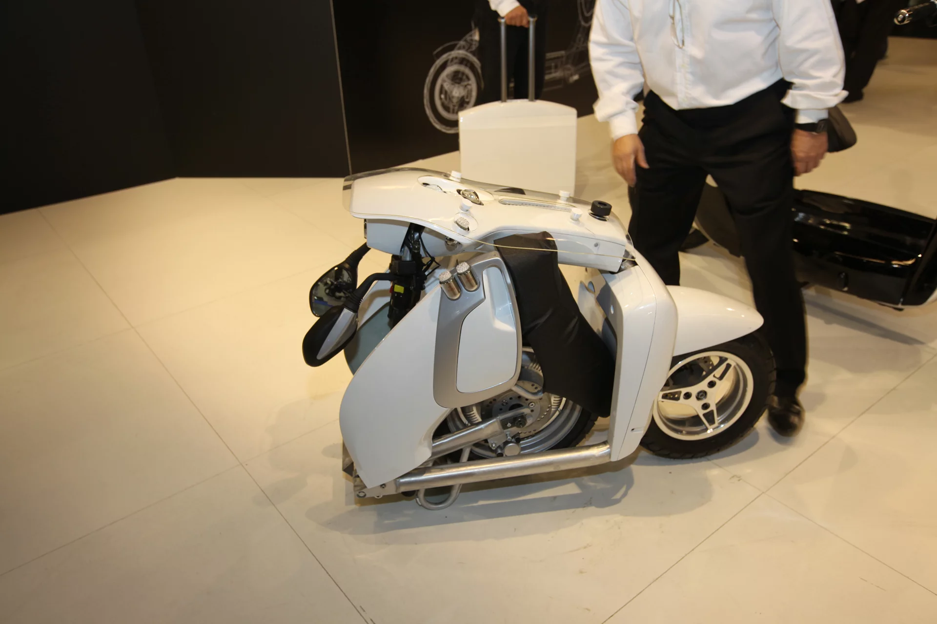 The XOR Urban Transporter folding scooter folds down in around 20 seconds