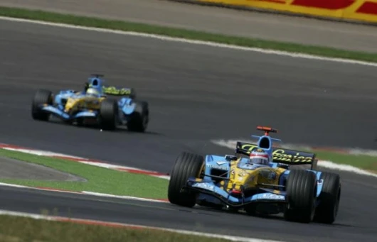 Alonso started strongly from third and crossed the line in this position at the end of lap one. He was able to overtake team-mate Giancarlo Fisichella on lap two, and then concentrated on completing a two-stop race. He was running in third behind the two