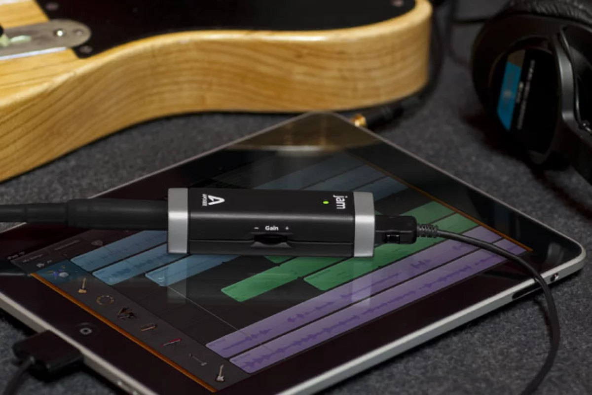 JAM by Apogee is said to be the first instrument interface that makes a digital connection to an iPad, iPhone, and iPod touch, and the only one that also works on a Mac