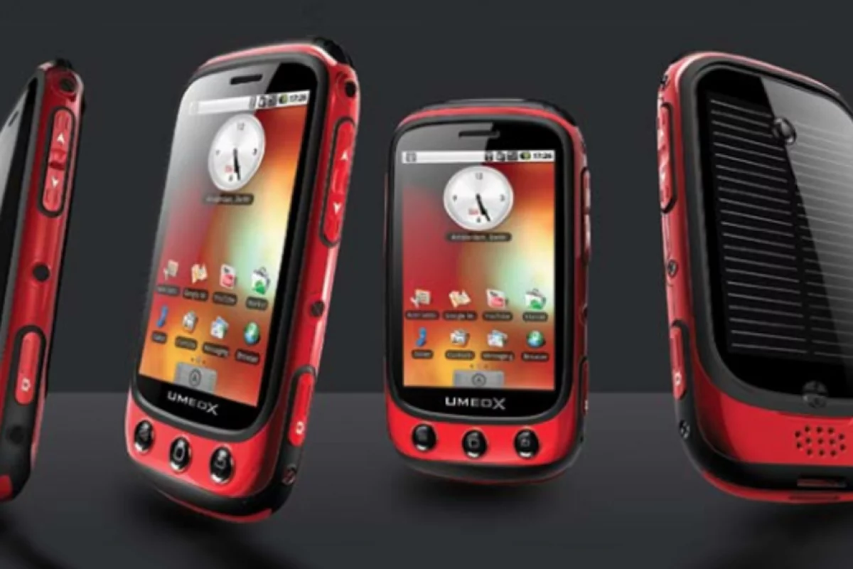 The Umeox Apollo with its in-built solar panel (Image: Mobile Crunch)