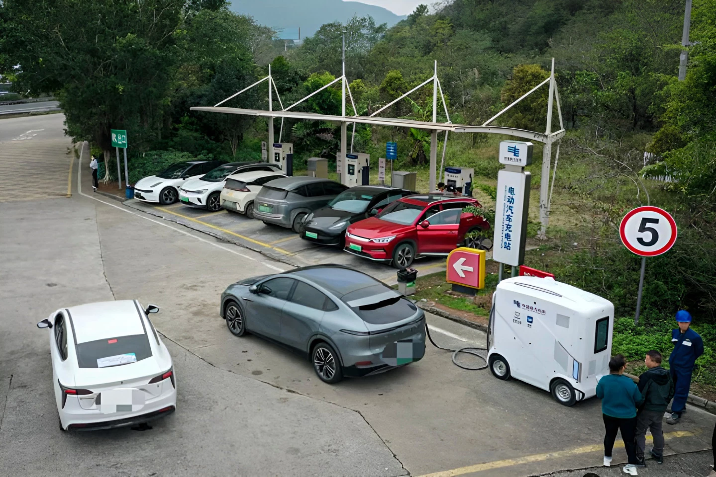 The self-driving powerbank rolls out to a packed charging station in China