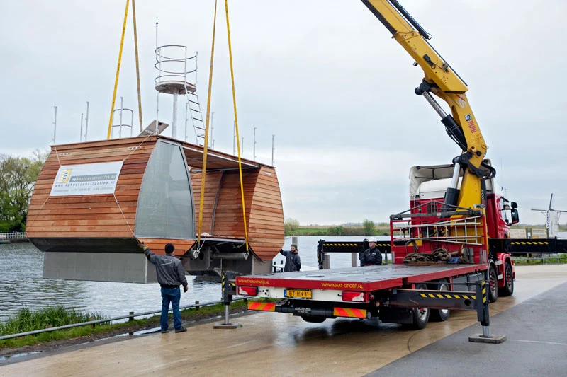 Compact in size, the lodge can easily be transported and immersed into a diverse range of landscapes