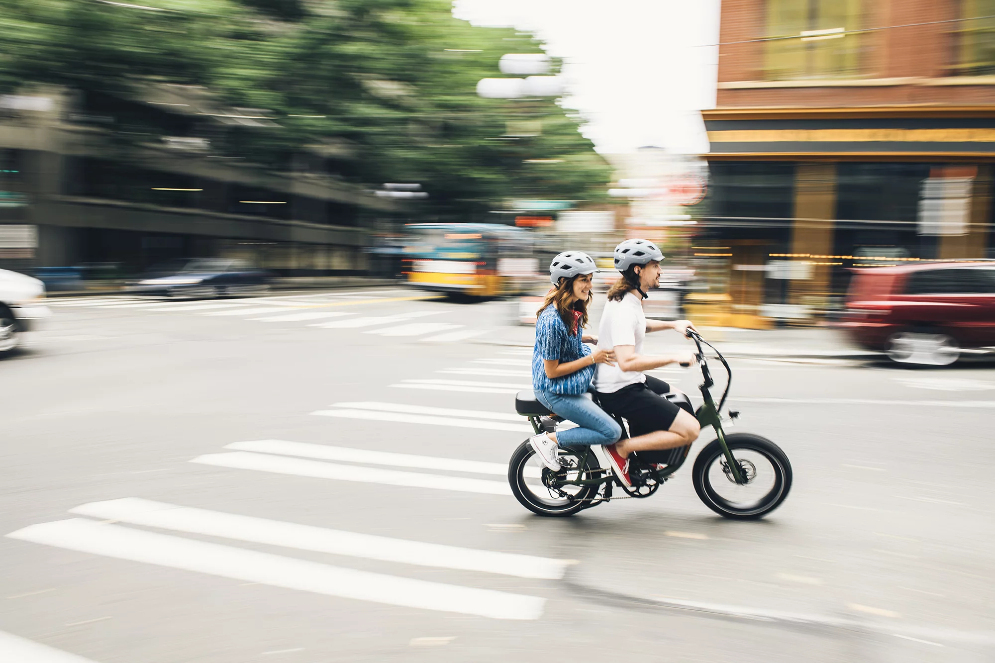 2-up urban hooning is possible with the passenger package