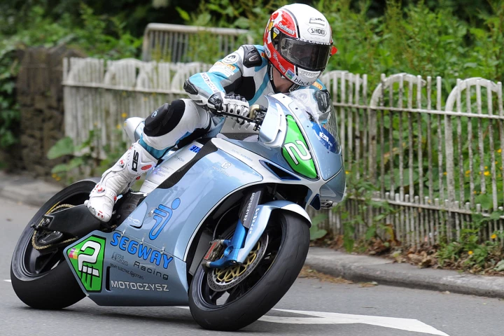 Michael Rutter at Braddon Bridge during the 2011 Isle of Man TT Zero race