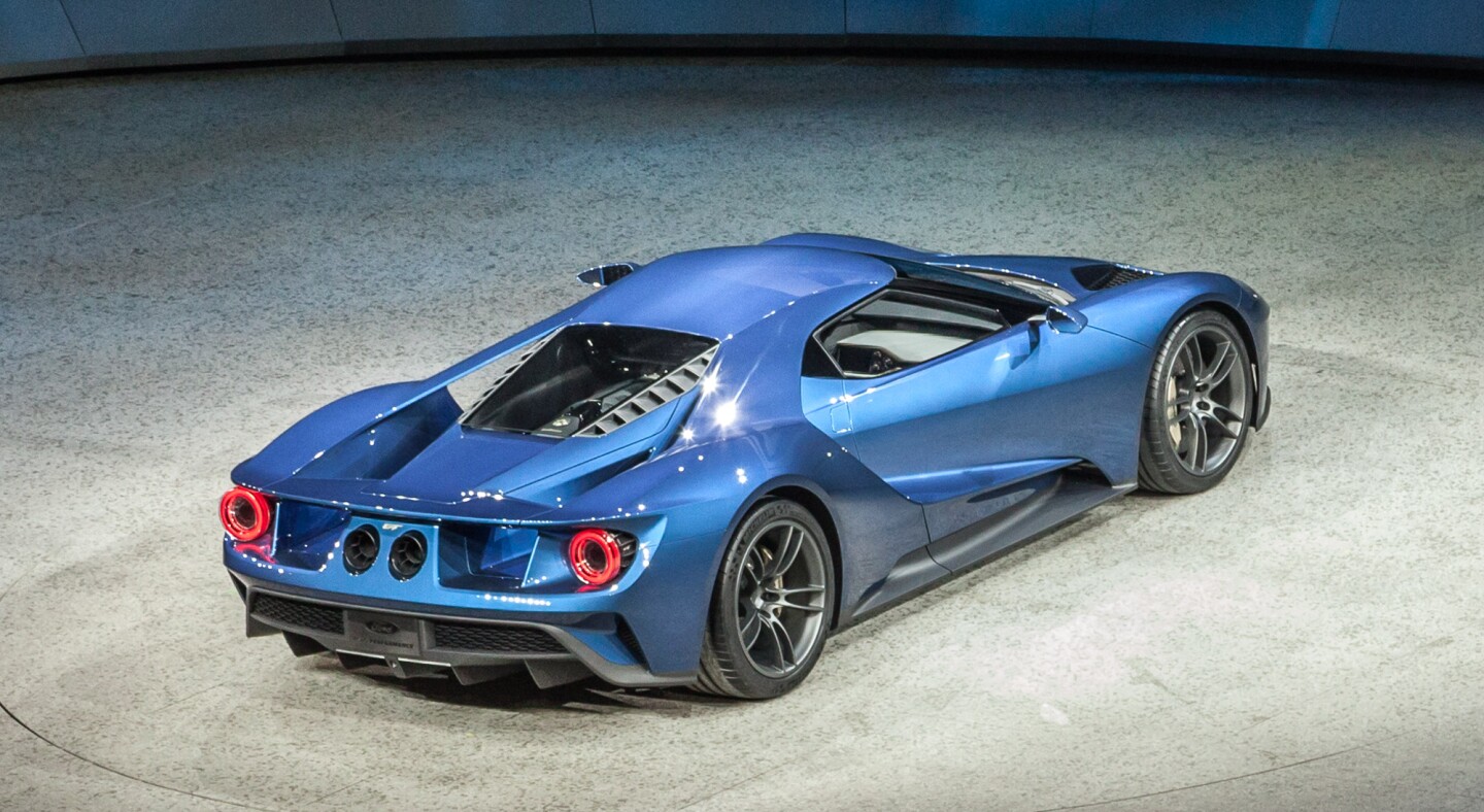 Weight is the enemy of all performance vehicles, and Ford has done an admirable job with carbon fiber composite construction used extensively in the GT (Photo: Loz Blain/Gizmag.com)