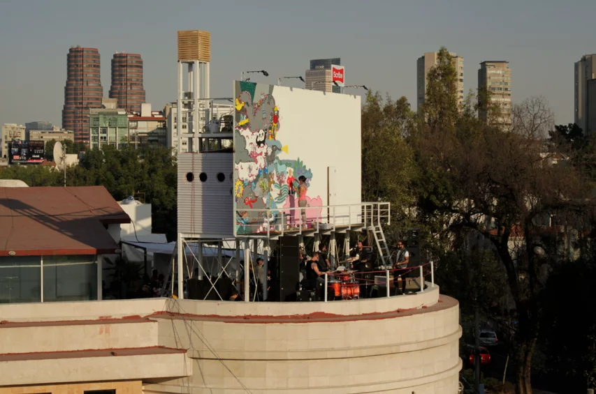 The Billboard House has even hosted a few entertainers on a makeshift stage at the base of the billboard, including a stand up comedian and rock band Molotov