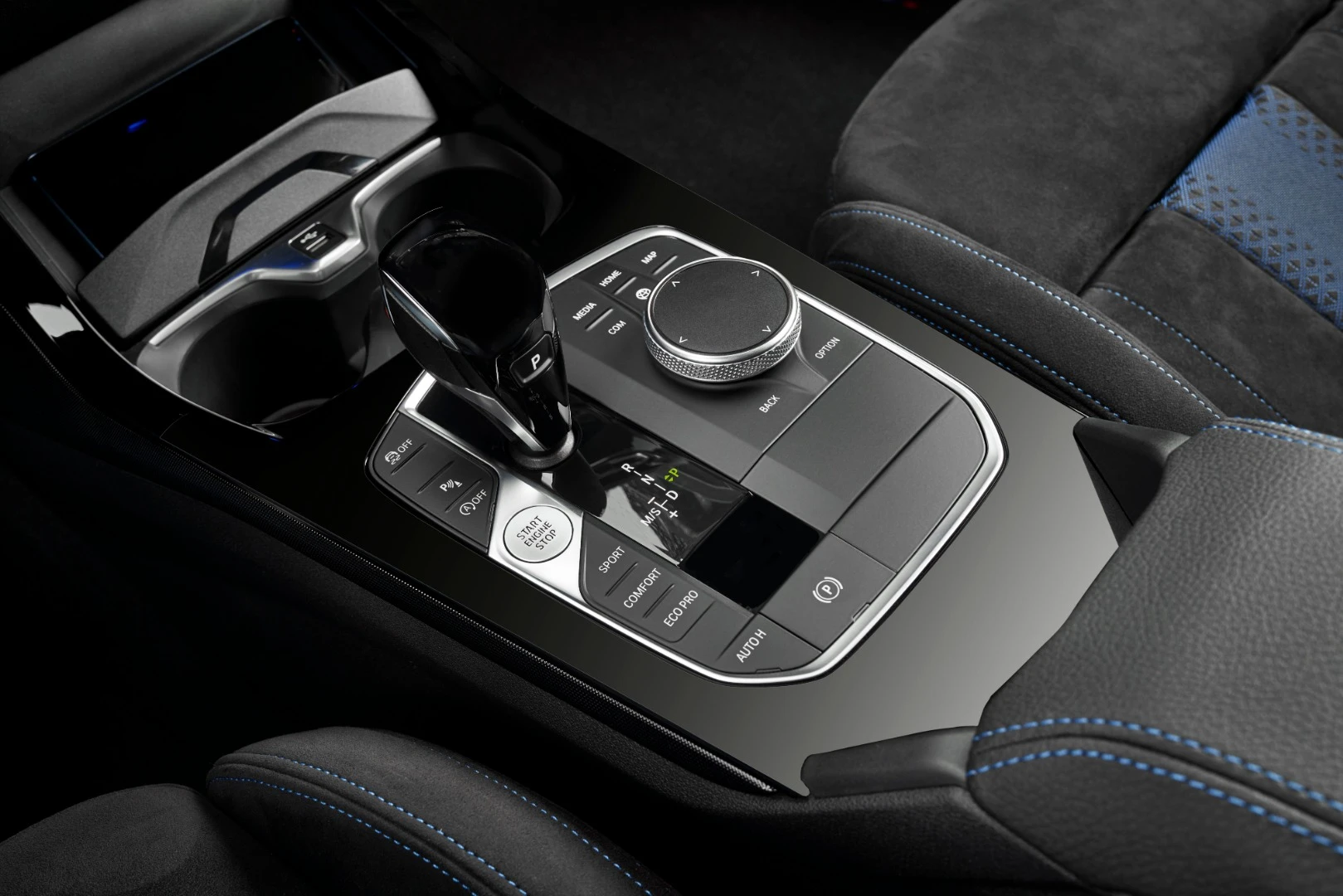 Center console with iDrive controller
