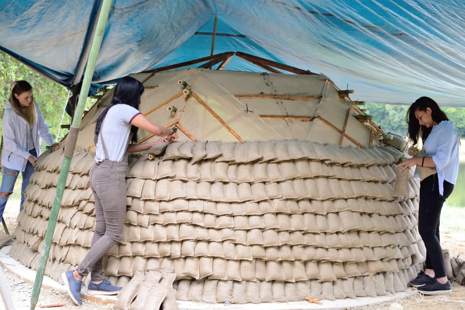 Chaltiel's team constructs its shelter at Domaine de Boisbuchet