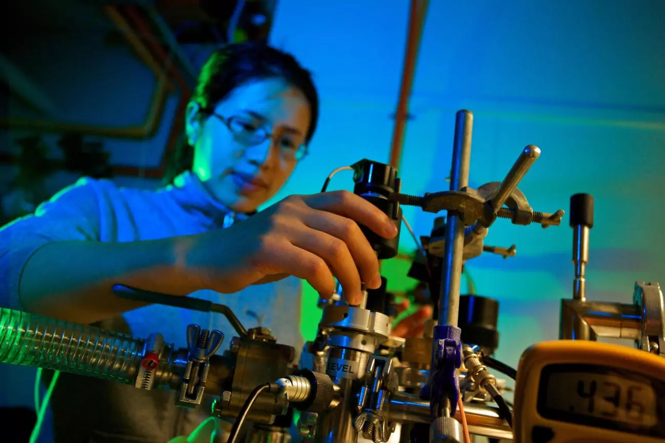 ANU student Manjin Zhong in the Solid State Spectroscopy lab (Photo: Solid State Spectroscopy Group, ANU)