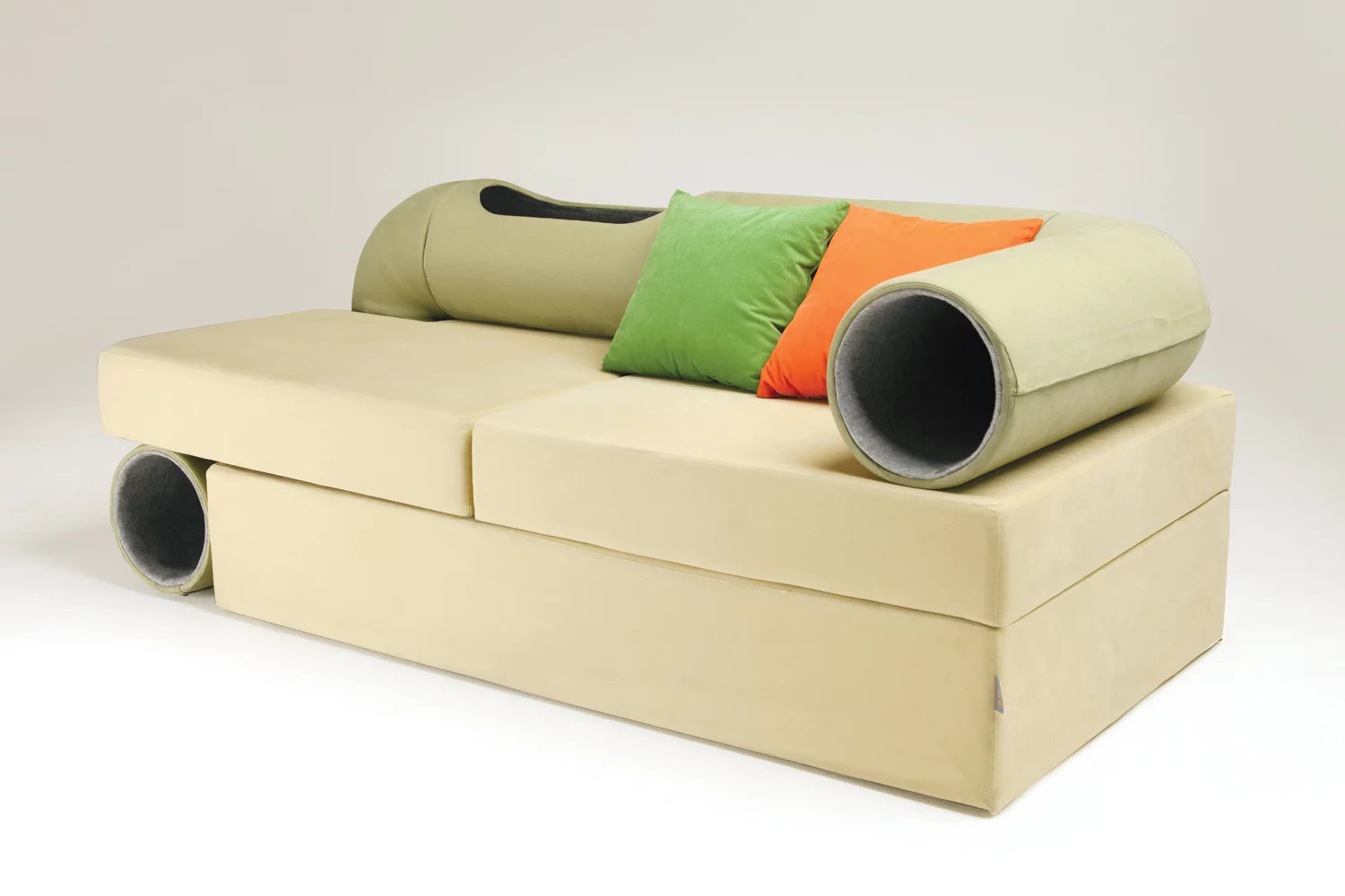 Cats can run through the tube, jump into the three different openings or cuddle up and sleep in a protected spot where they won’t be disturbed