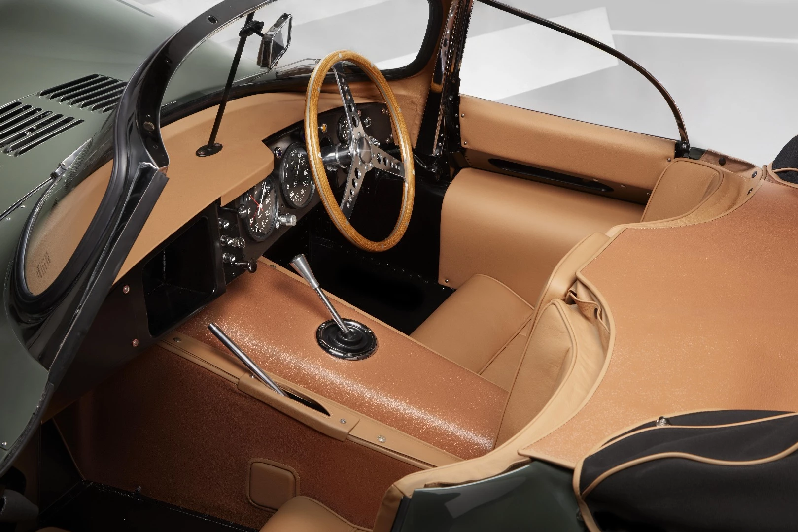 The Jaguar XKSS continuation model