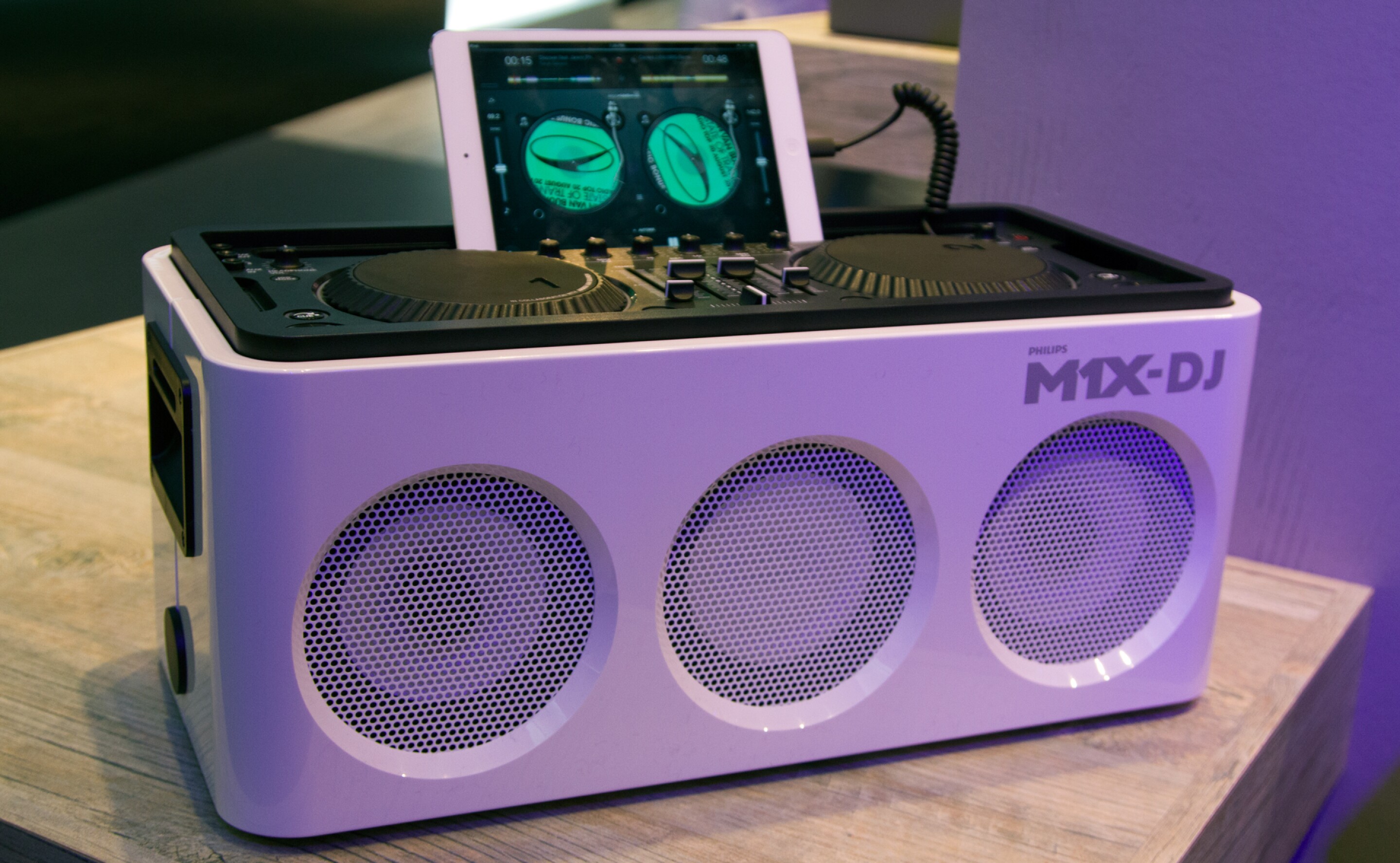 Philips unveils M1XDJ Sound System for iPad