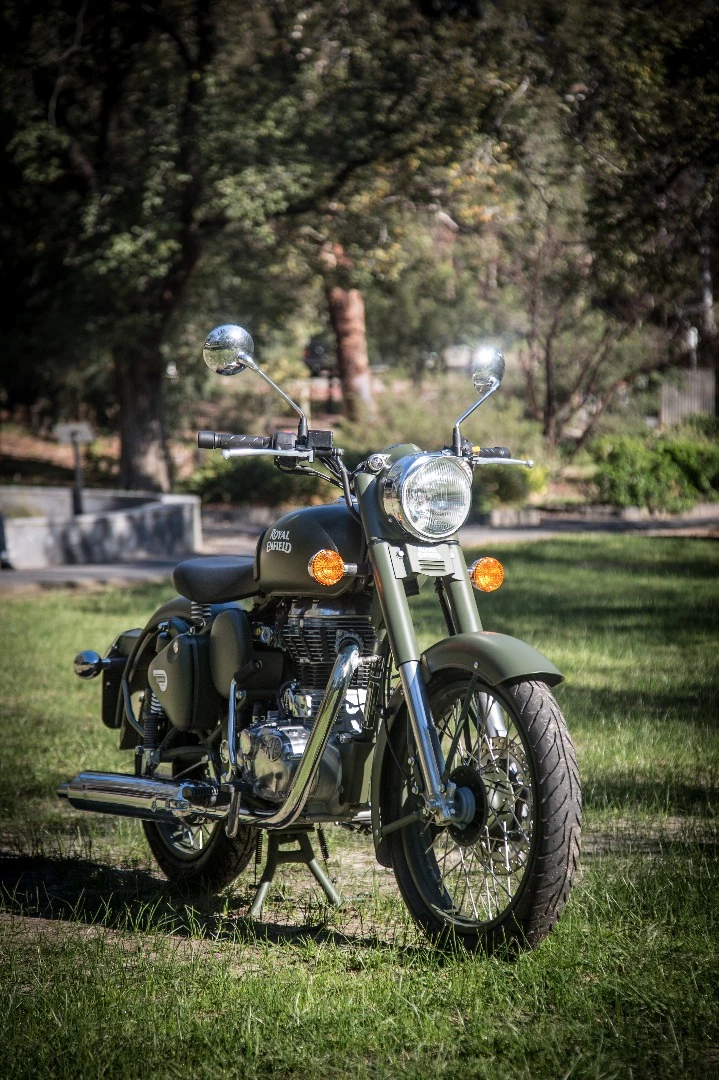 Royal Enfield Classic 500: handsome looks often draw a crowd