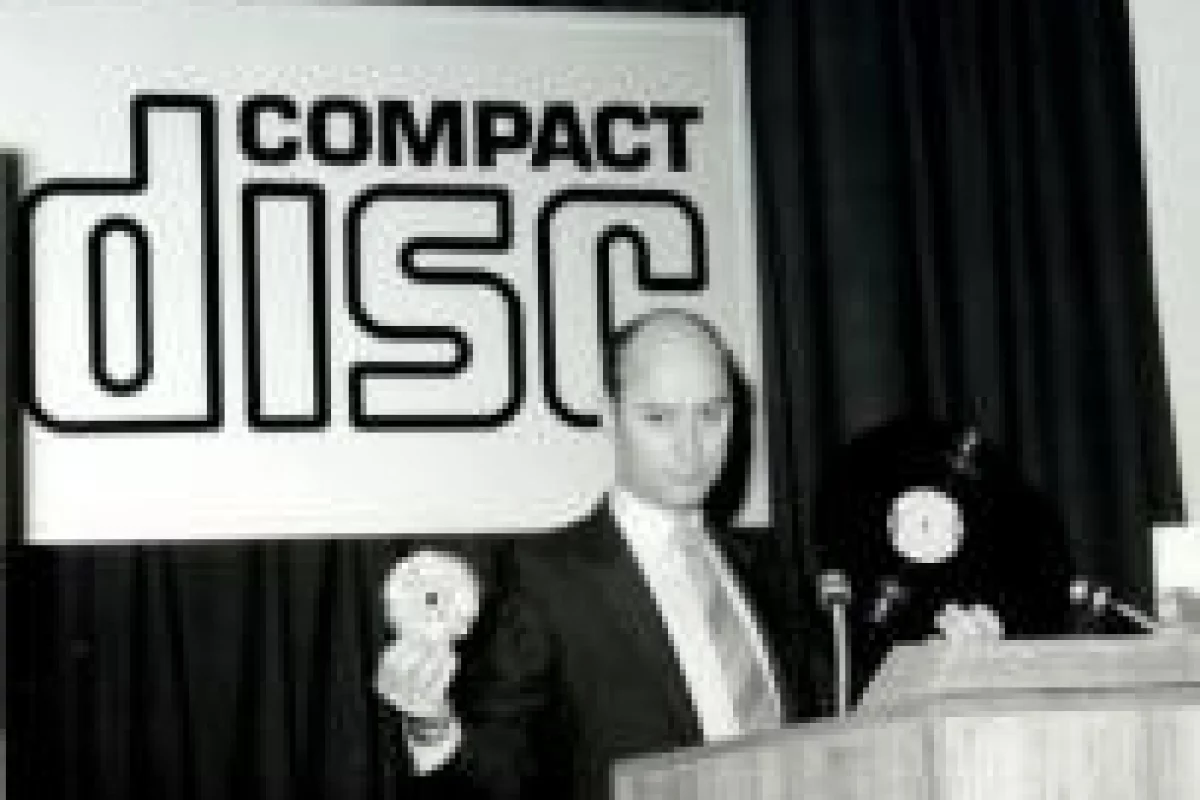 First worldwide presentation of the Philips CD Audio made by Joop Sinjou, Head of Philips CD-Lab on March 9th, 1979 (Photo: Joop Sinjou (C))