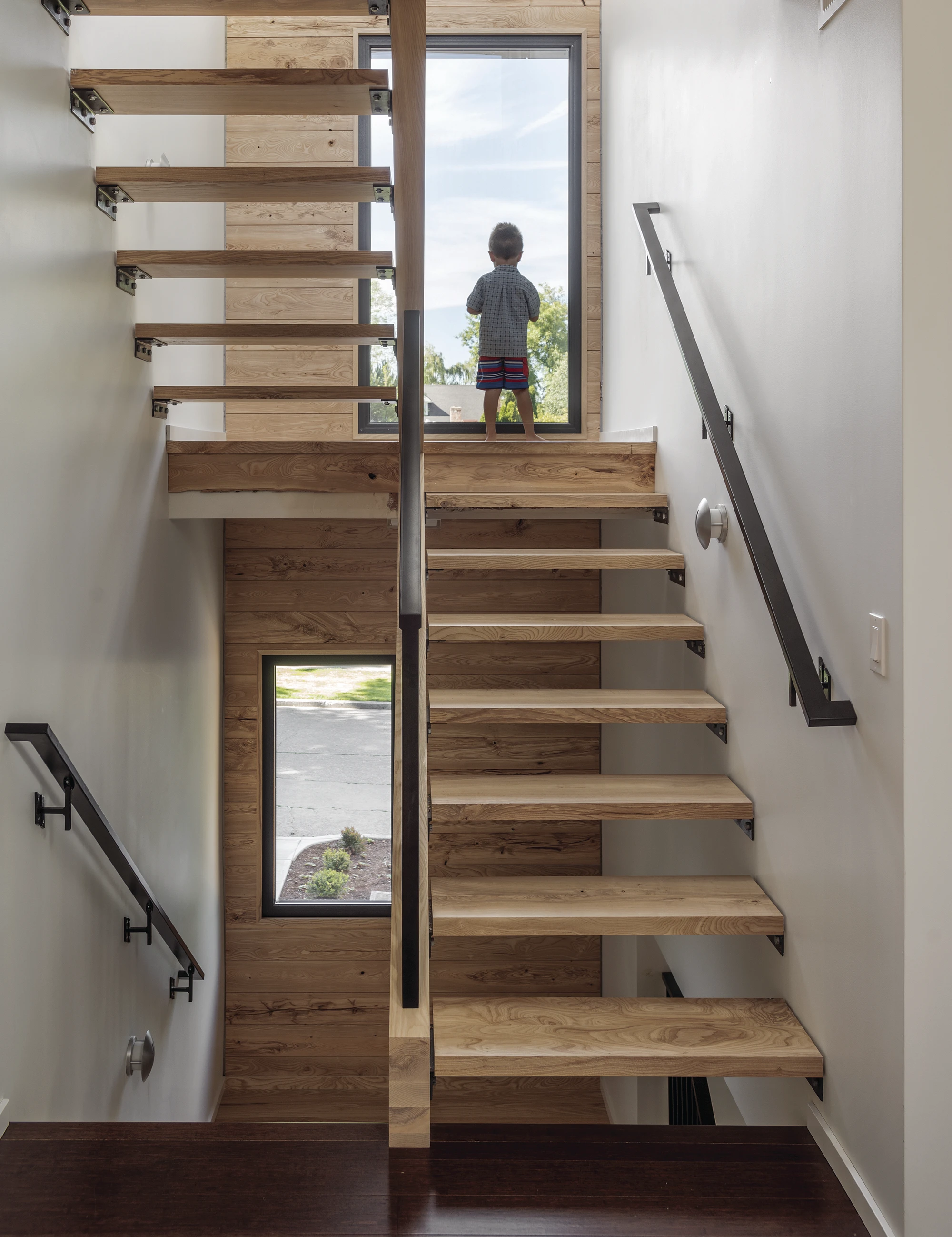 A salvaged tree was used for the staircase, wall paneling, and bathroom counter top (Photo: Aaron Leitz)