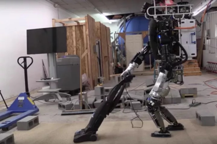 The IHMC Atlas vaccuming