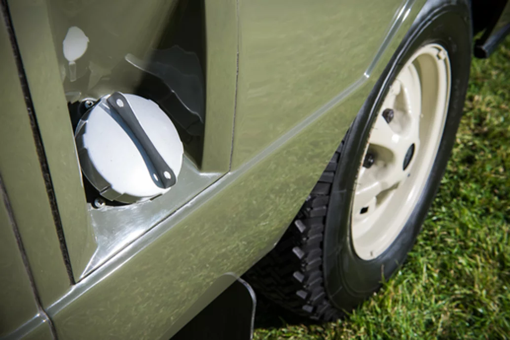 Range Rover 001 fill cap