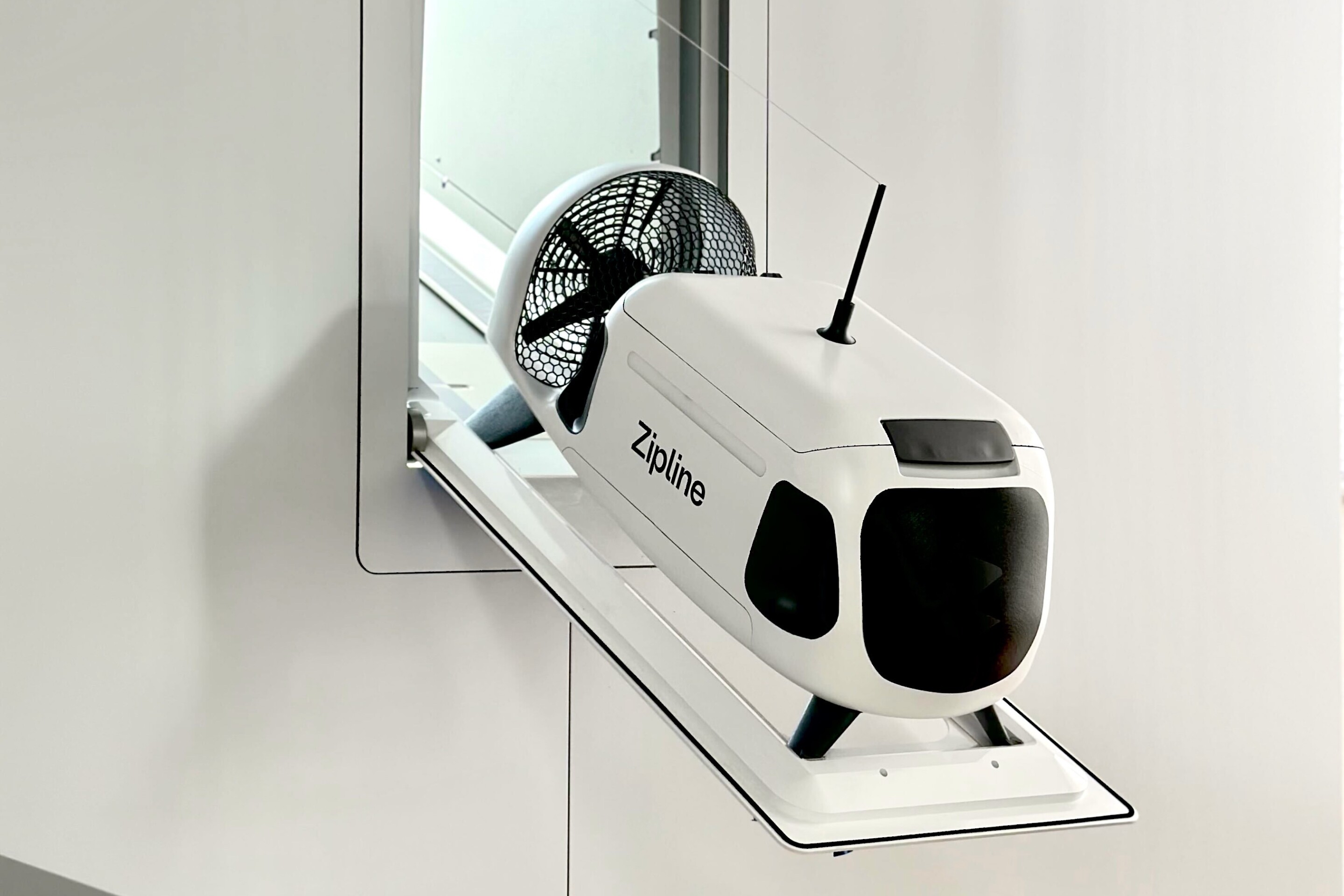 Self steering Droids Define Zipline s New Platform 2 Drone Delivery Service self-steering-droids-define-zipline-s-new-platform-2-drone-delivery-service