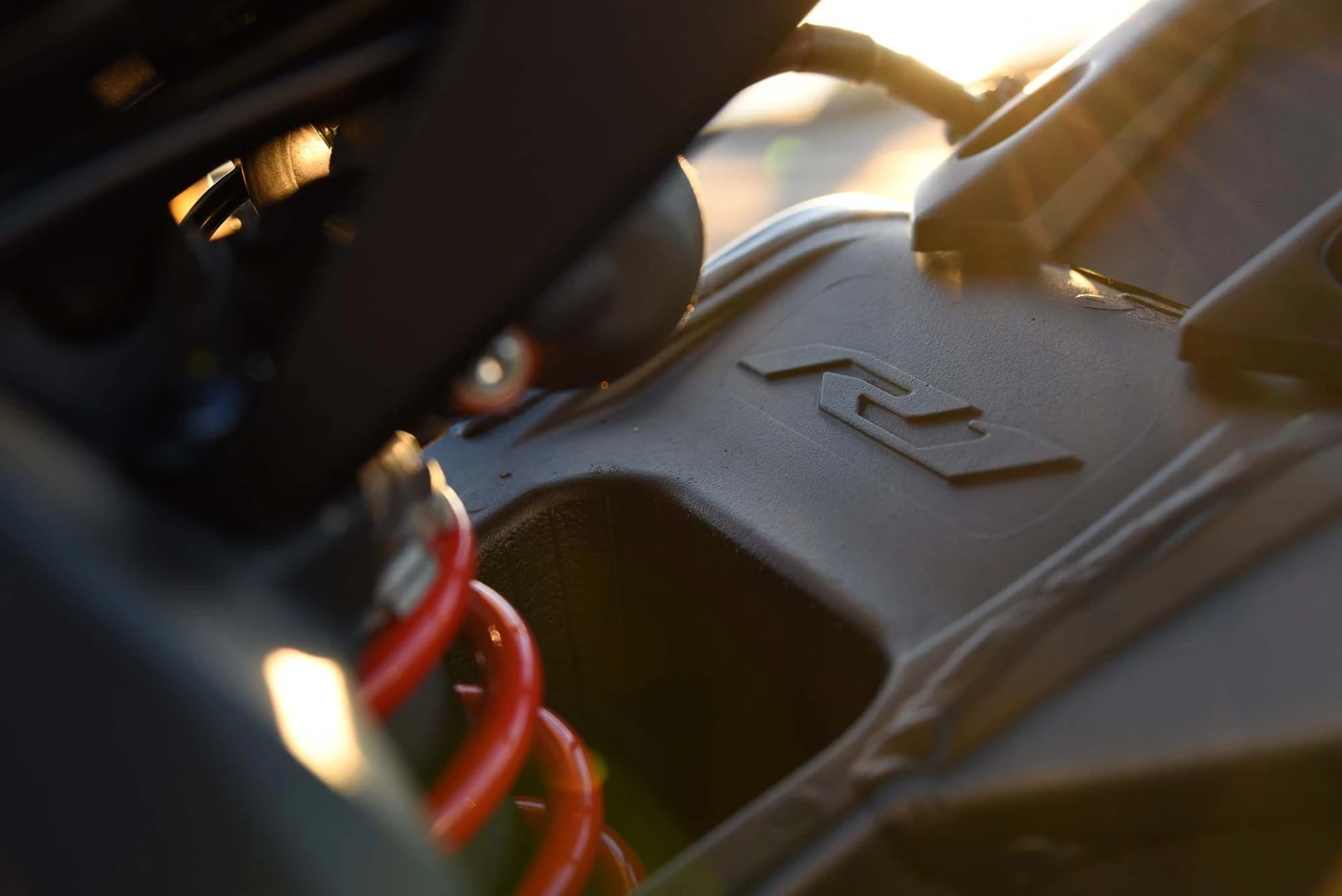 The MotoGP-derived frame and swingarm are shared throughout the Yamaha R1 range, including the YZF-R1S