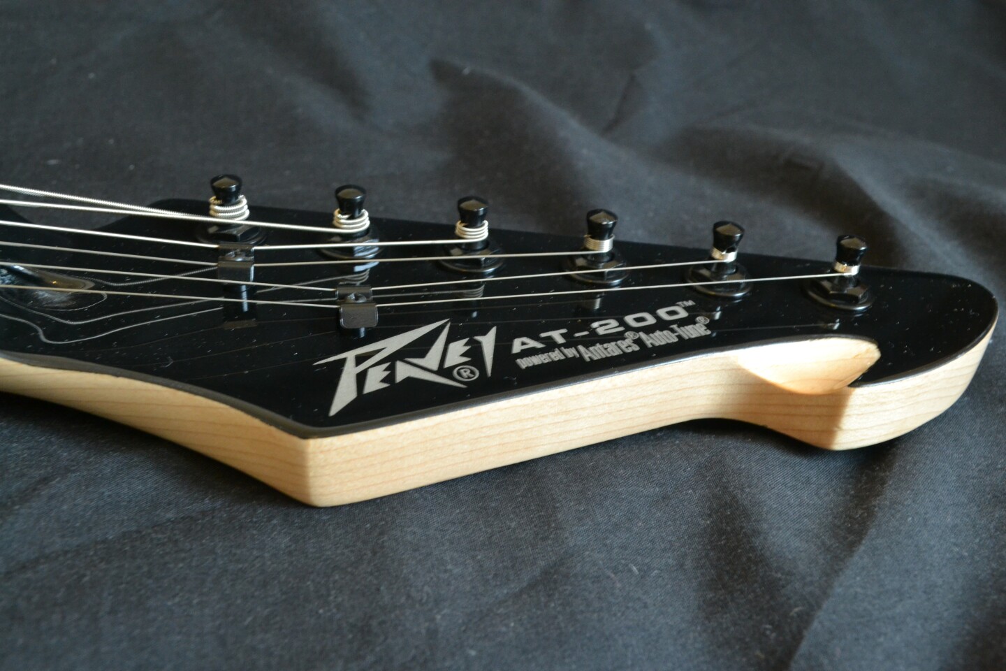 Review Peavey AT200 guitar with AutoTune technology