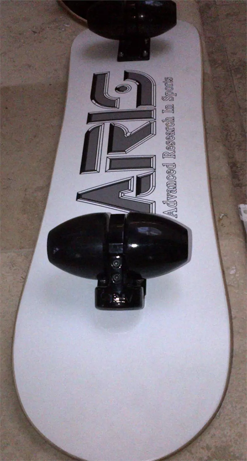 ARIS Sport's snowboard-style Blade Runner skateboard