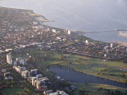 St Kilda Road is the citie's commercial avenue, running between two set of parklands and connecting the suburb from which it takes its name