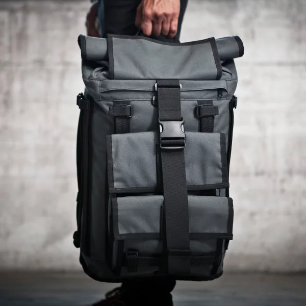 The Arkiv Field pack gives you use a choice of roll-top or flap-down closure