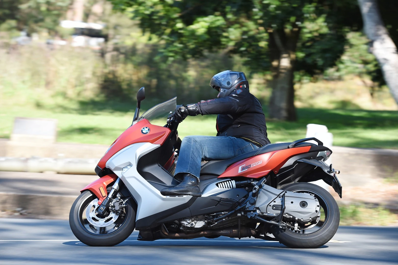 BMW's C650 GT: both sides of the centrestand feature removable hero knobs - but with the preload set high, ground clearance is not an issue