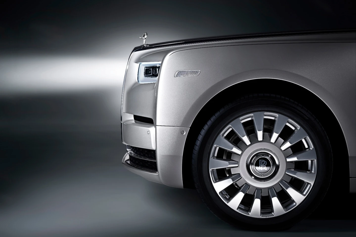 The bluff nose of the new Rolls-Royce Phantom