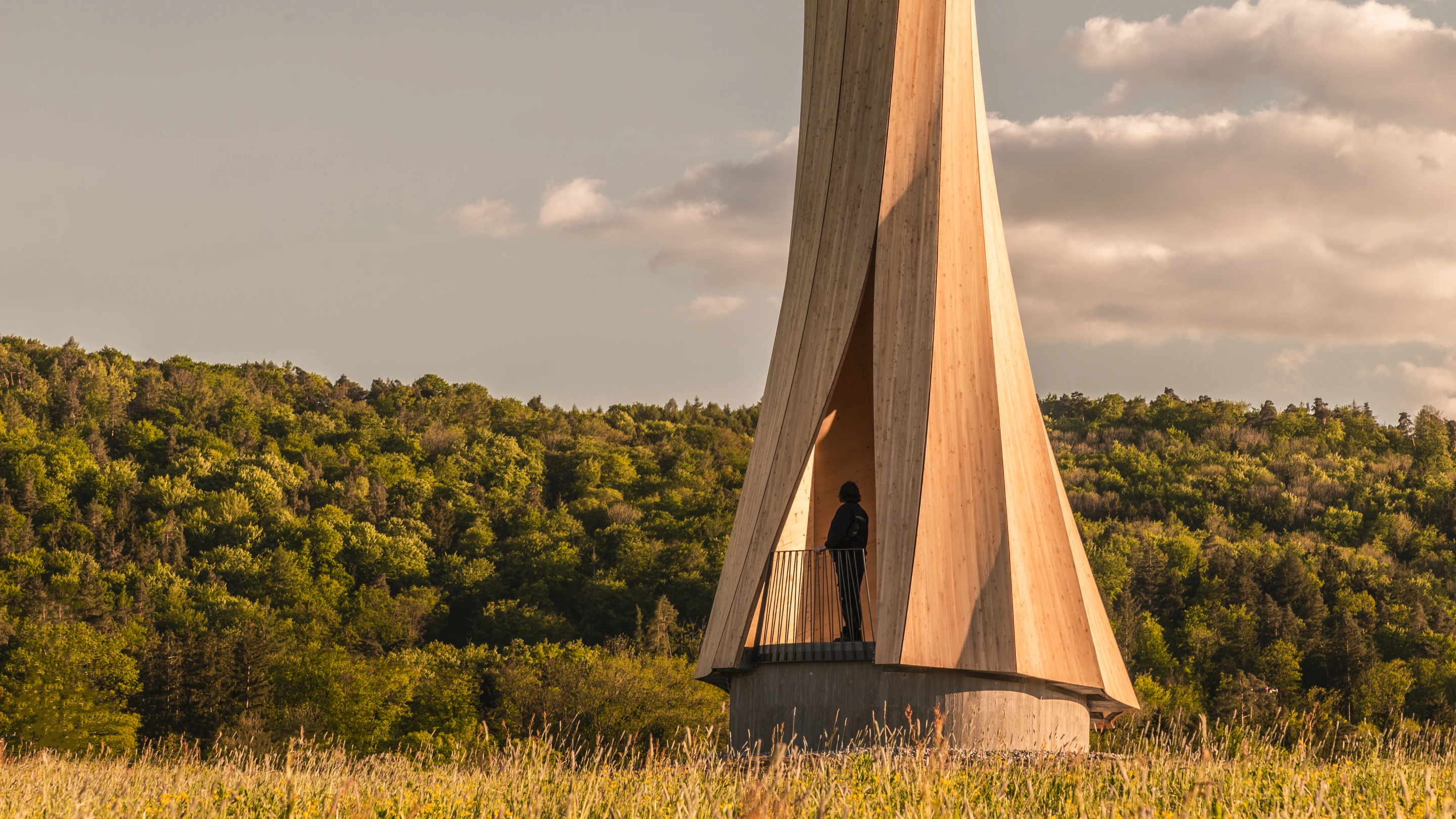 The Urbach Tower is finished with a protective facade of larch wood to prevent further warping