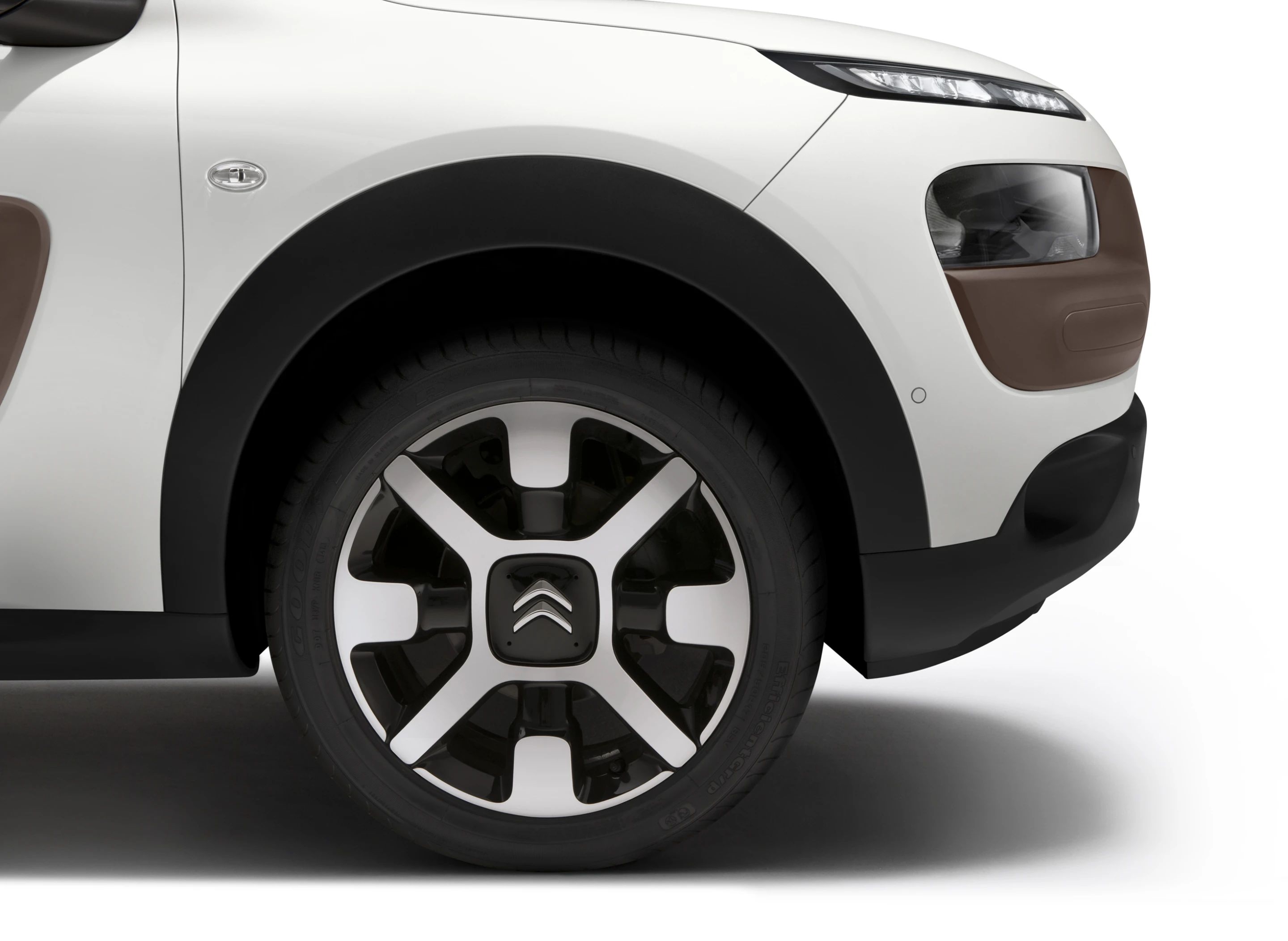 Featuring a curvy stubby nose, slit-like headlights, short overhangs, large wheel openings, and high waistline, the Cactus comes off as a concept with obvious urban intentions