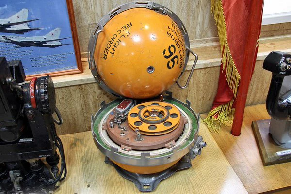 The flight recorder that the Dartz key box was modeled after