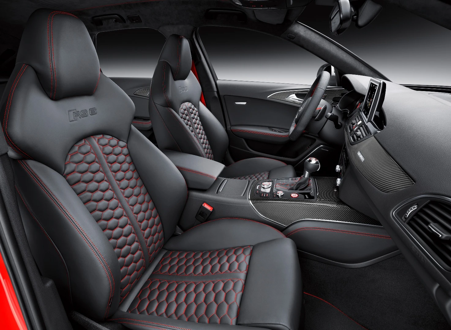 Just like the RS7, the RS6's interior features contrast stitching
