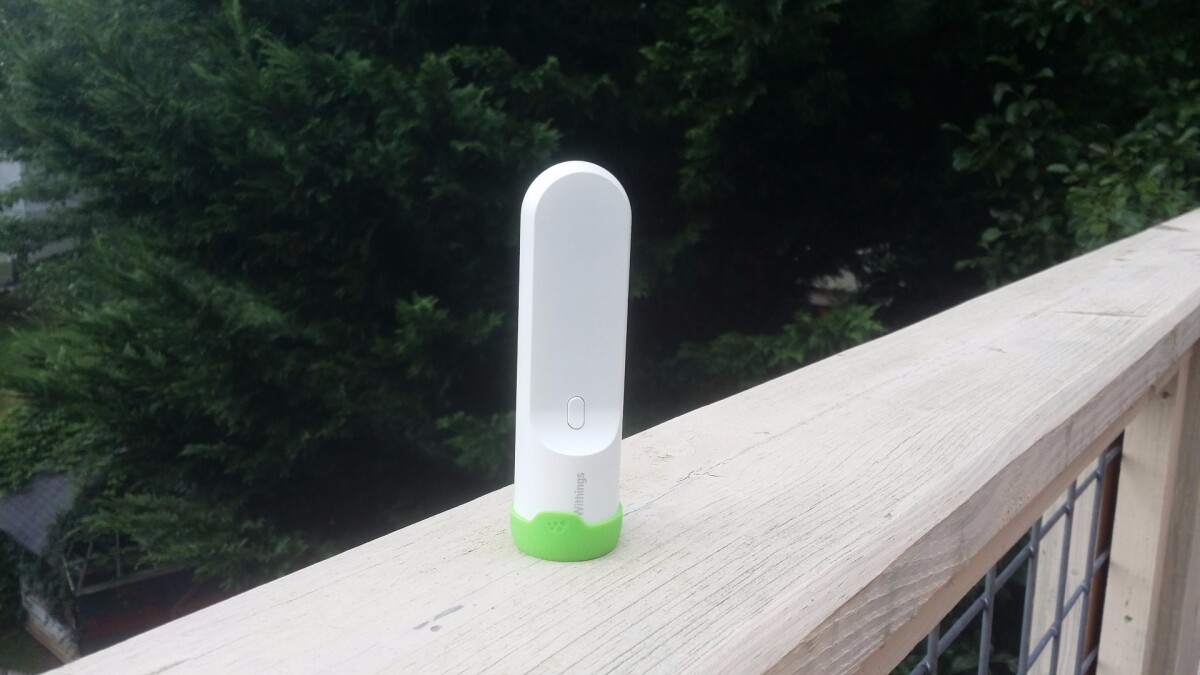 The Thermo measures about 5 in (13 cm) long and 1.25 in (3 cm) wide and runs on two AA batteries