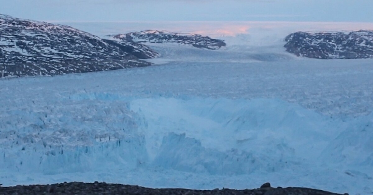 Fourmilelong iceberg breaks off Greenland glacier in dramatic video